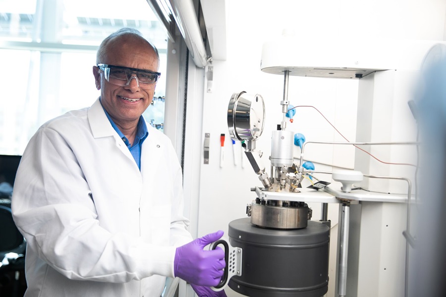 Devinder Mahajan in Lab